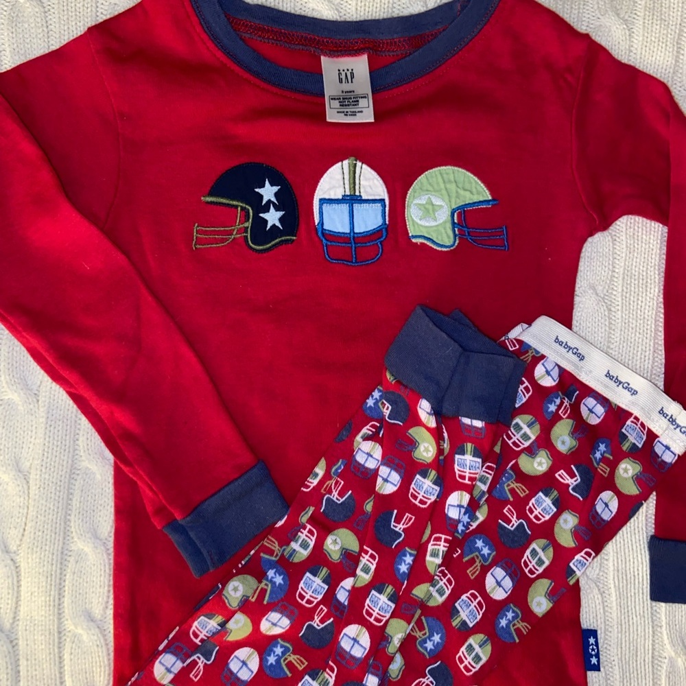 Gap boy Football helmet Pajamas PJ’s size 3